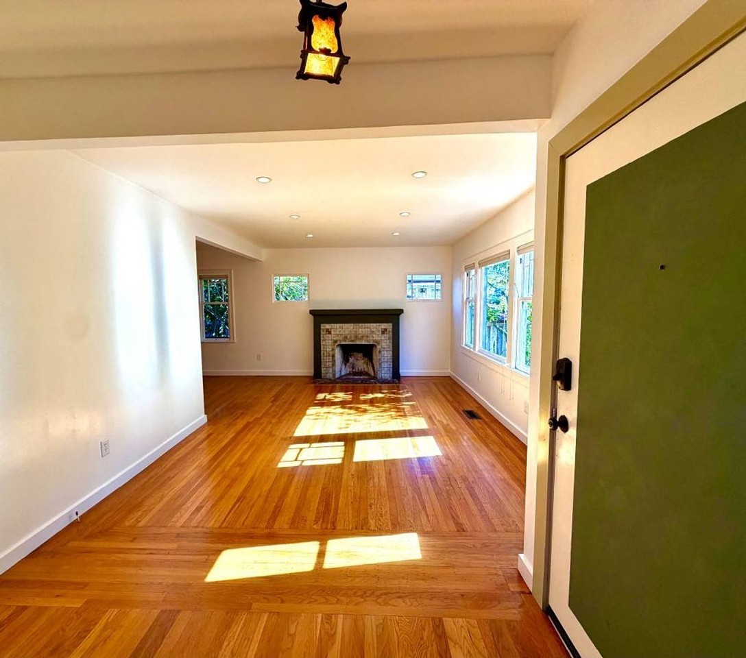 612 Poirier St - Photo 5 of 24