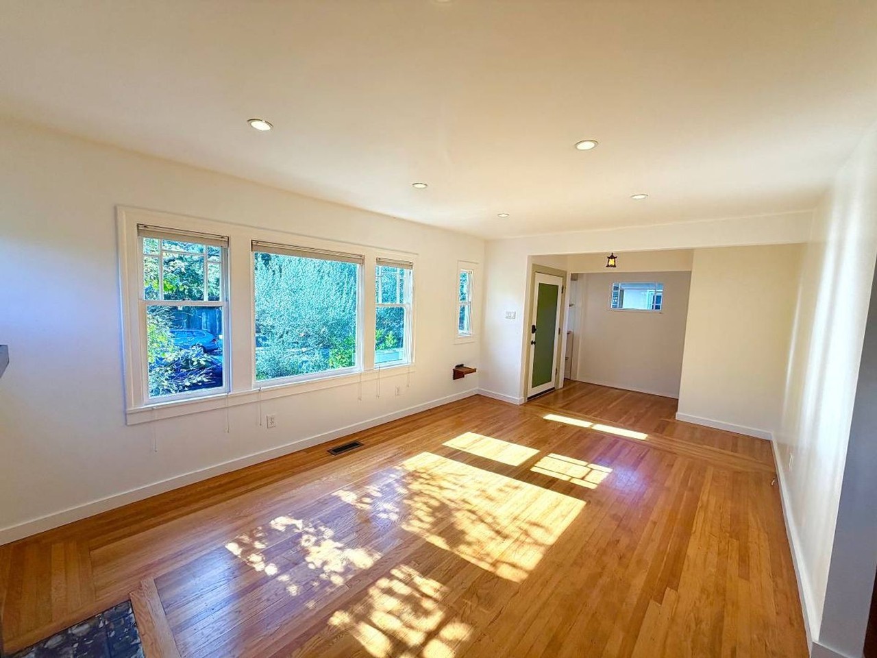 612 Poirier St - Photo 6 of 24