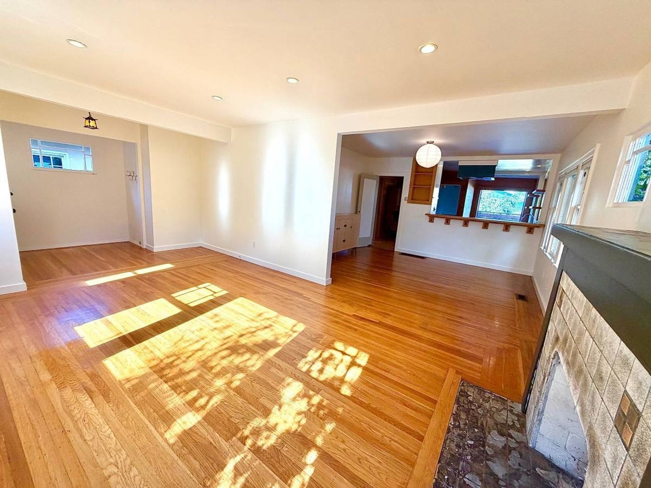 612 Poirier St - Photo 7 of 24