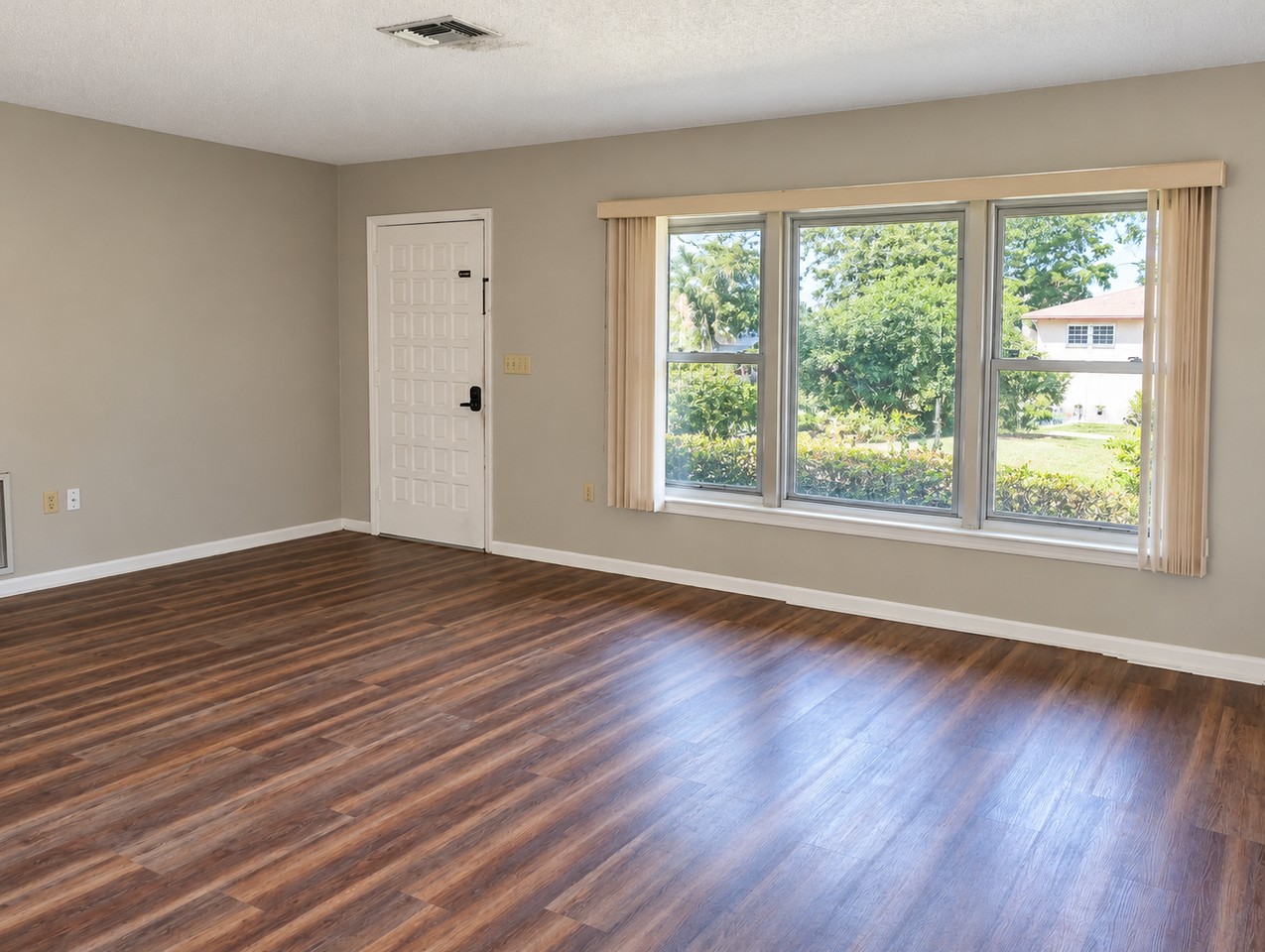 3233 Abeline Rd - Photo 2 of 12