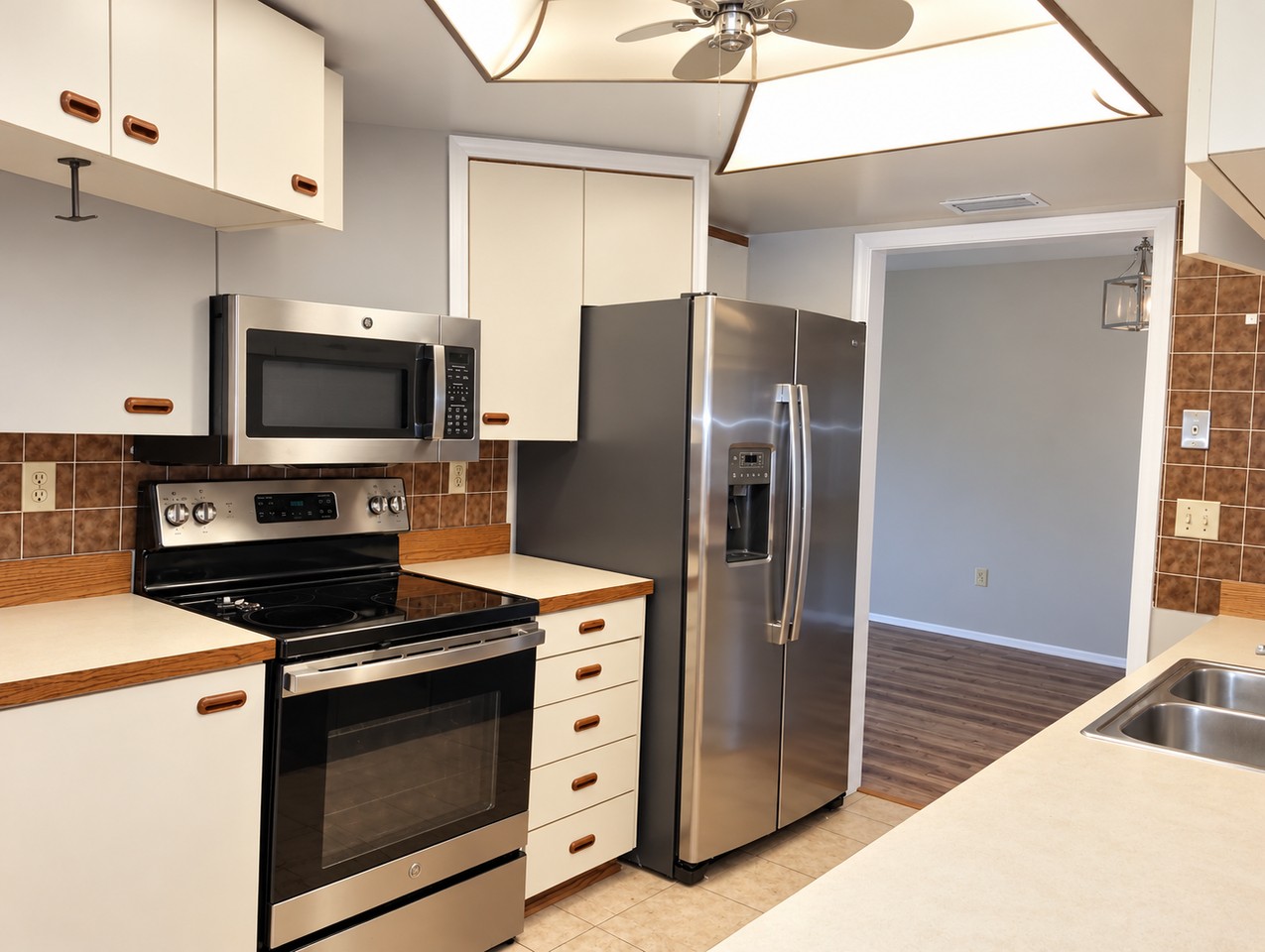 3233 Abeline Rd - Photo 4 of 12