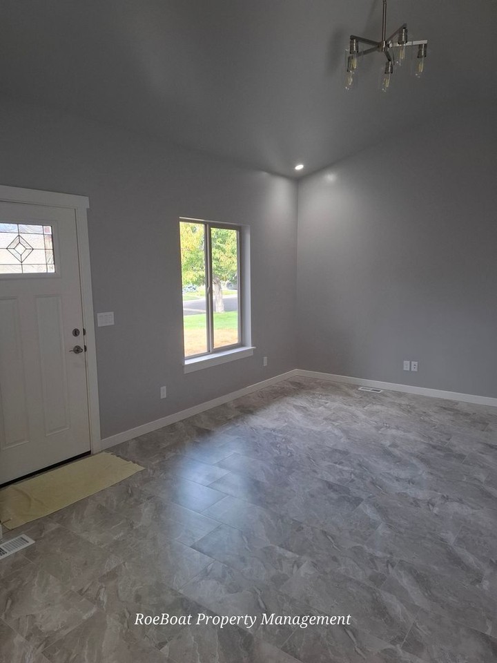 1740 Alvarado St - Photo 2 of 34
