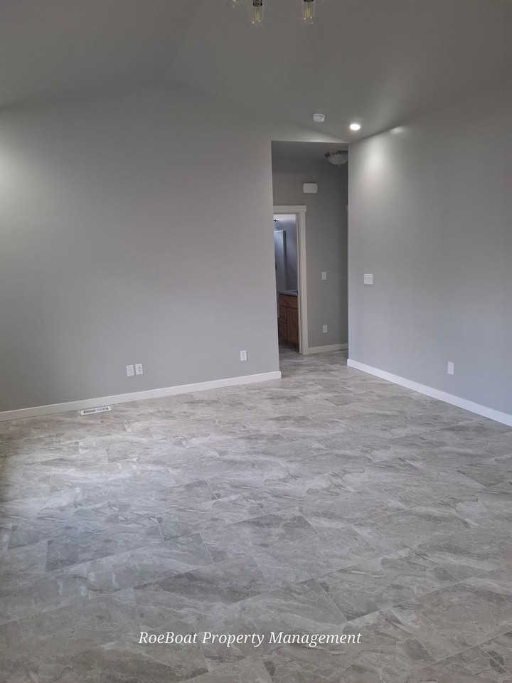 1740 Alvarado St - Photo 3 of 34