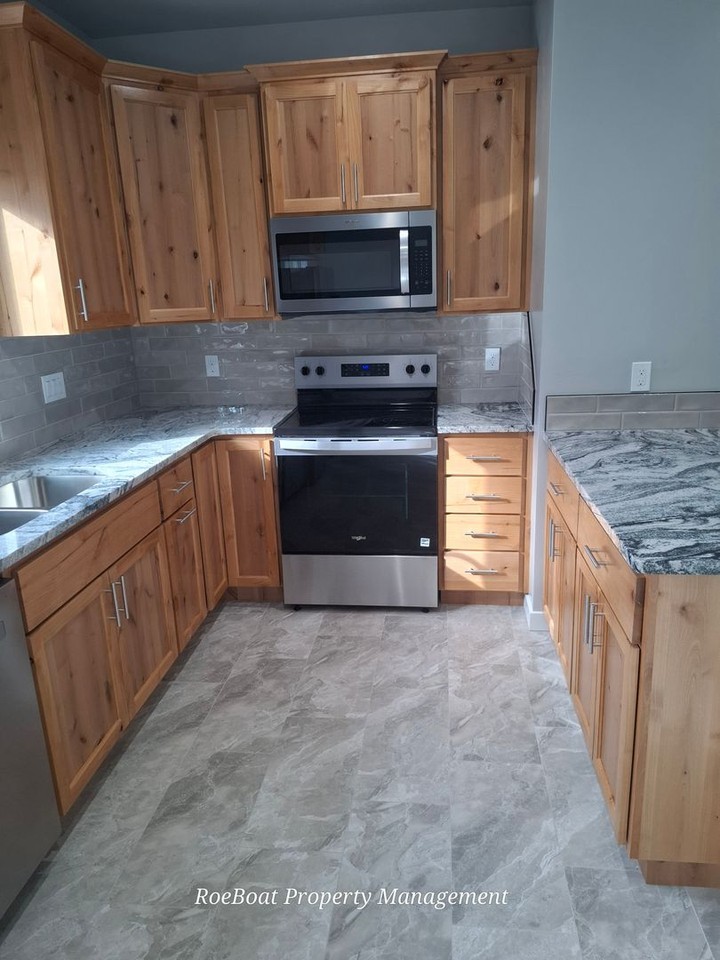 1740 Alvarado St - Photo 6 of 34