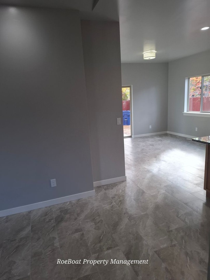 1740 Alvarado St - Photo 7 of 34