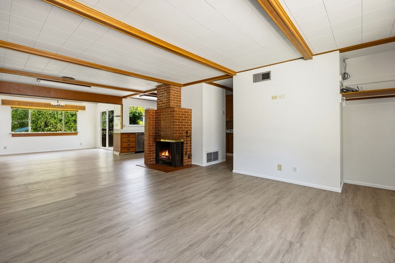 577 Princeton Pl - Photo 3 of 41