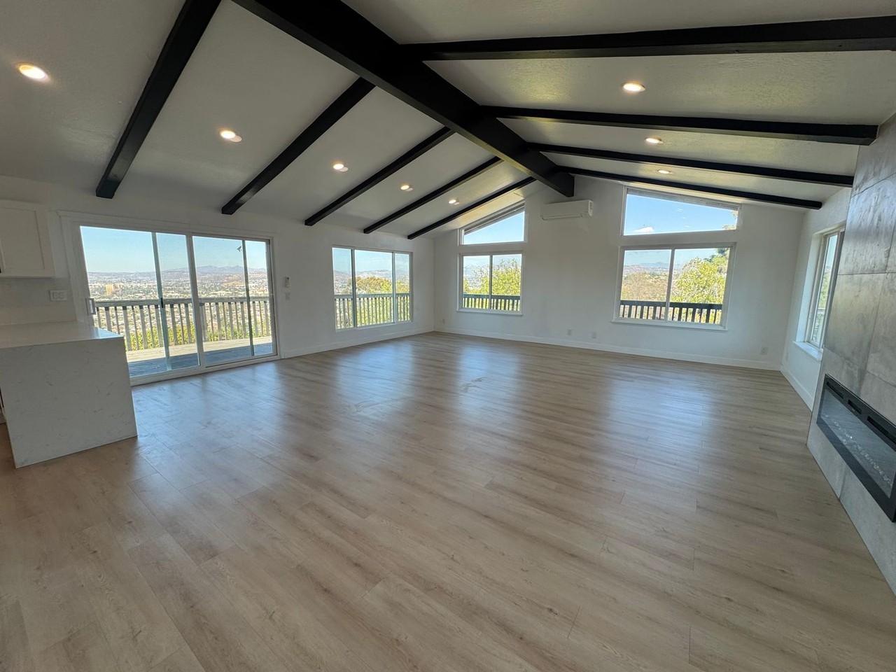 5048 Bluff Pl - Photo 3 of 19
