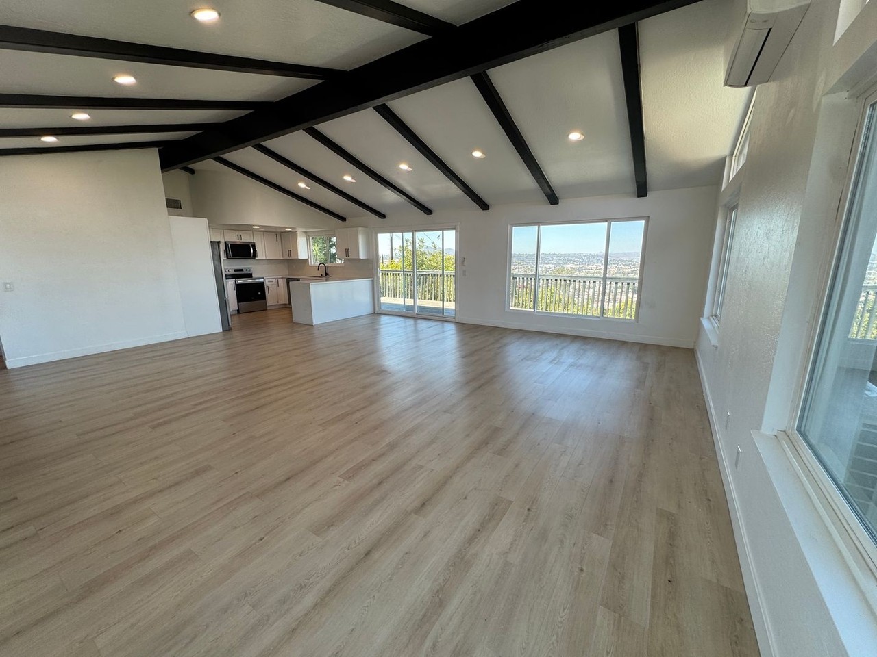 5048 Bluff Pl - Photo 4 of 19