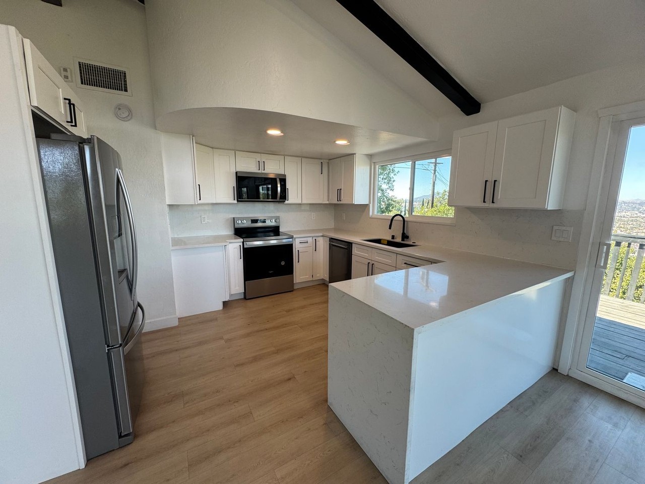 5048 Bluff Pl - Photo 5 of 19