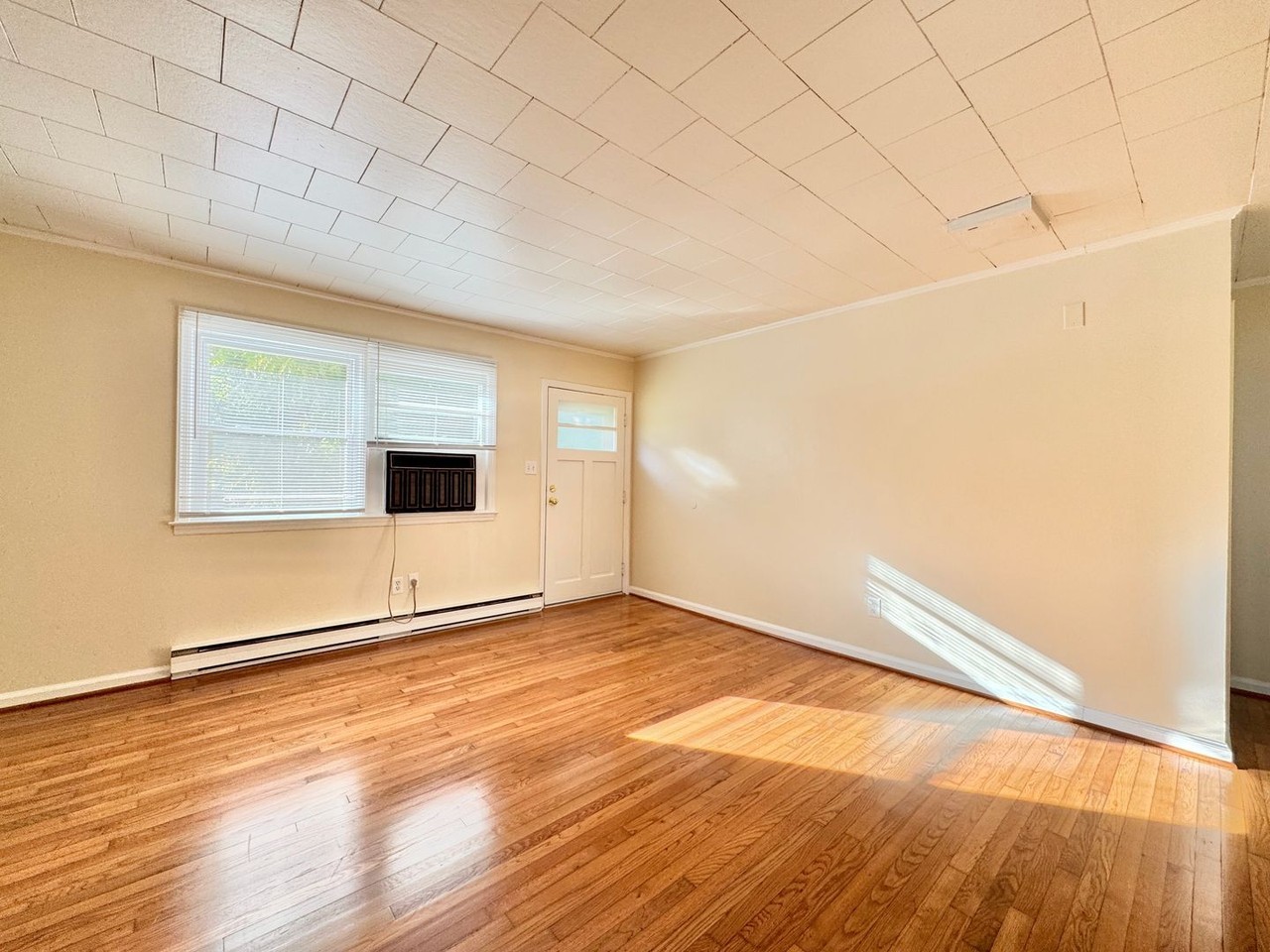 3702 Yanceyville St - Photo 4 of 15