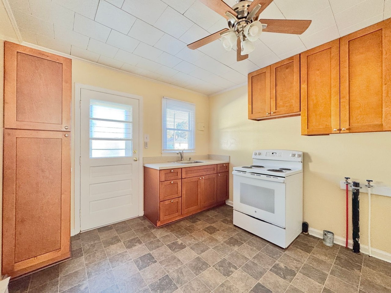 3702 Yanceyville St - Photo 5 of 15