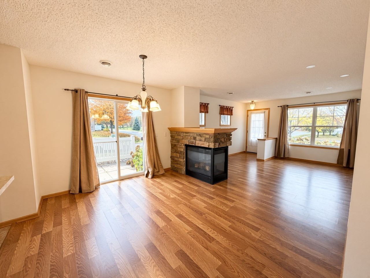 3232 Oak View Dr - Photo 6 of 33