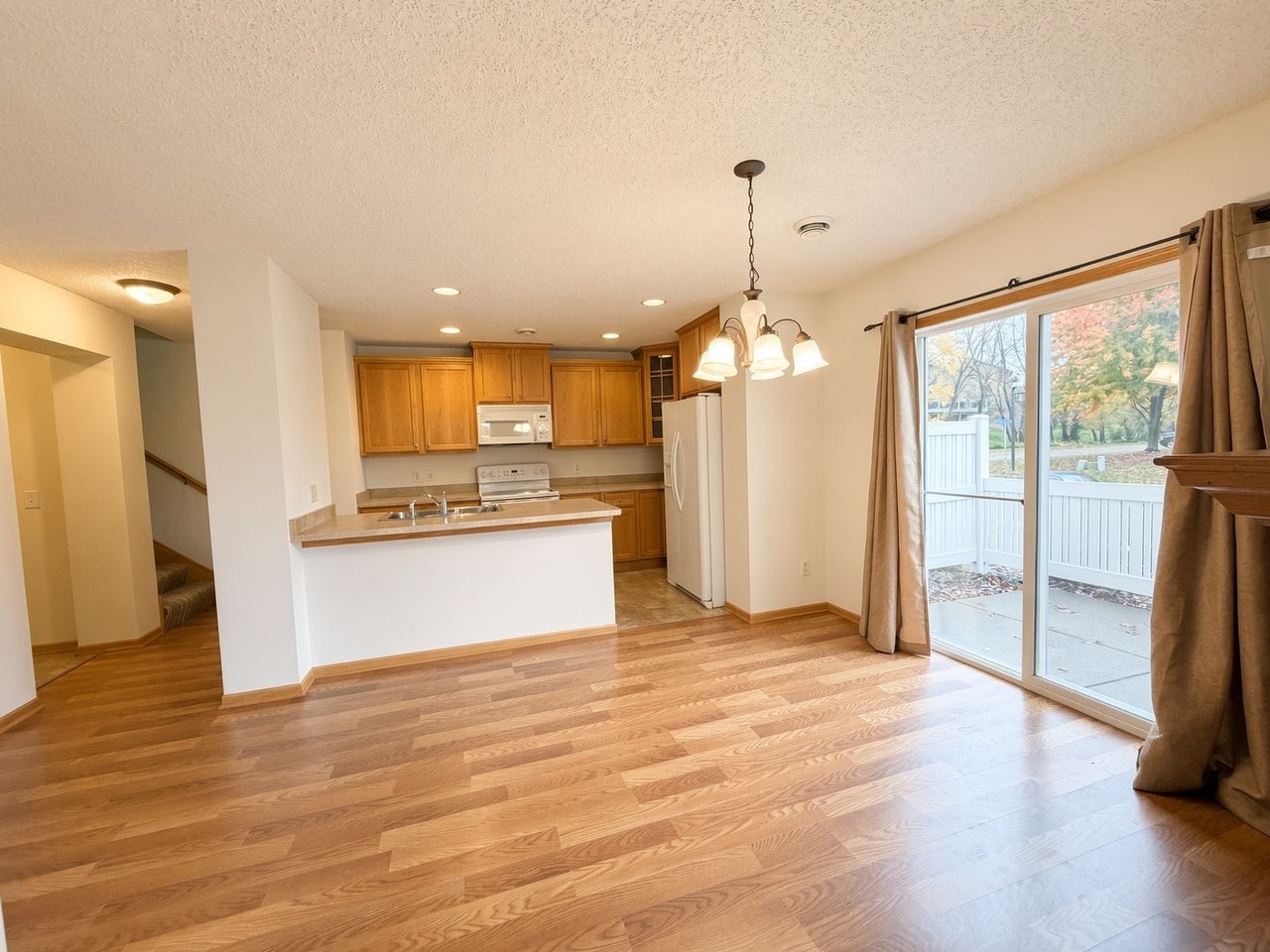 3232 Oak View Dr - Photo 7 of 33