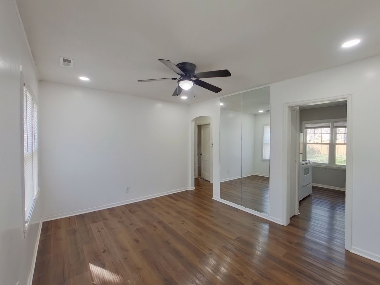 633 Harding St - Photo 2 of 11