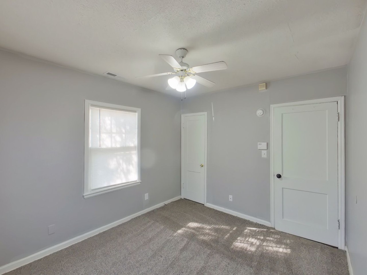 633 Harding St - Photo 5 of 11