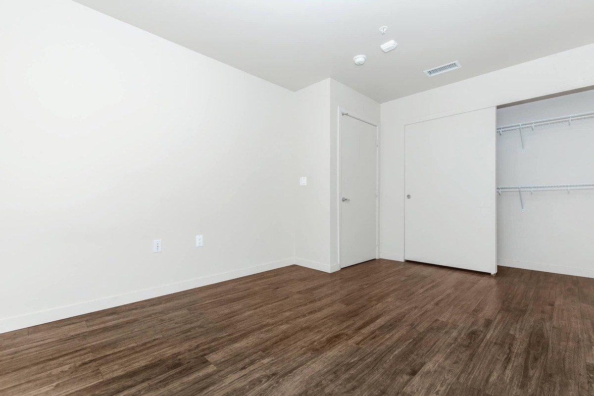 150 E Avenue R - Photo 4 of 49