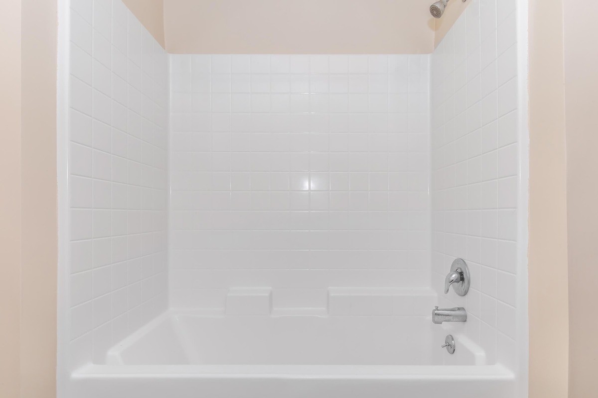 150 E Avenue R - Photo 4 of 49