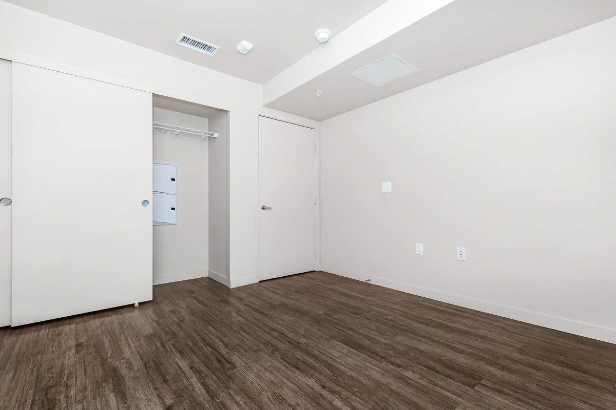 150 E Avenue R - Photo 6 of 49