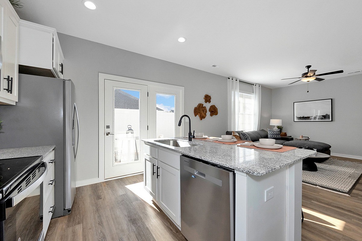 VLux Madison | Homes for Rent - Photo 6 of 27