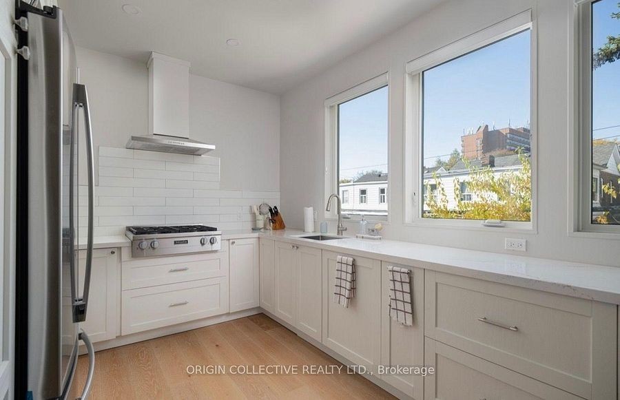 8 Oakdene Crescent - Photo 5 of 16