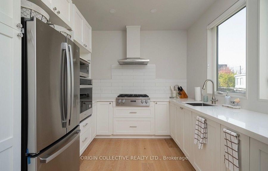 8 Oakdene Crescent - Photo 6 of 16
