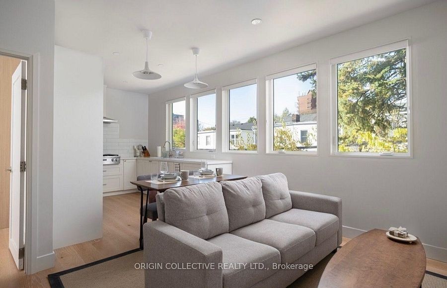 8 Oakdene Crescent - Photo 3 of 16