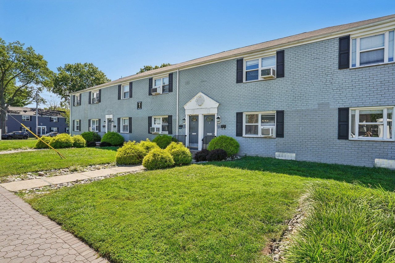 Elmwood Village Apartments and Townhomes - Photo 4 of 25