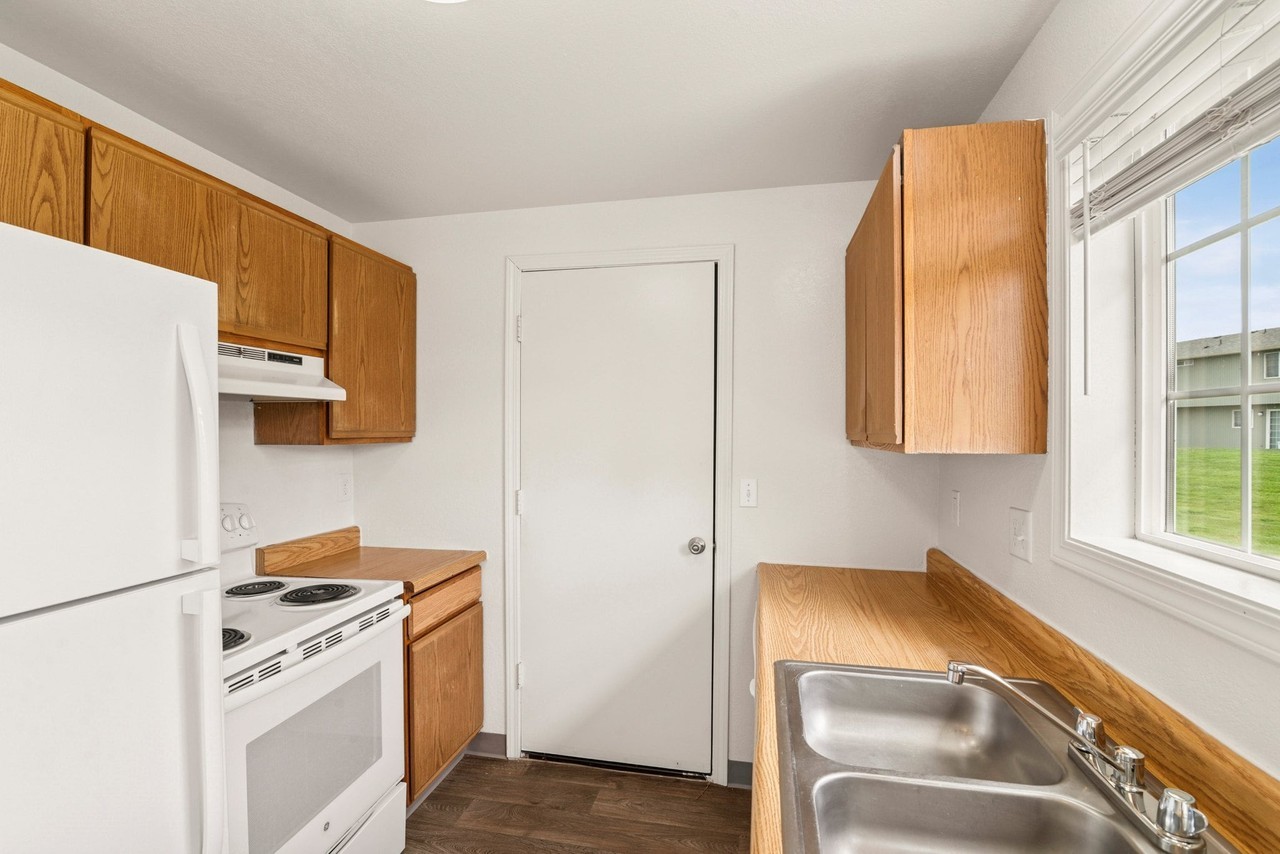 Evergreen Townhouses - Photo 6 of 16