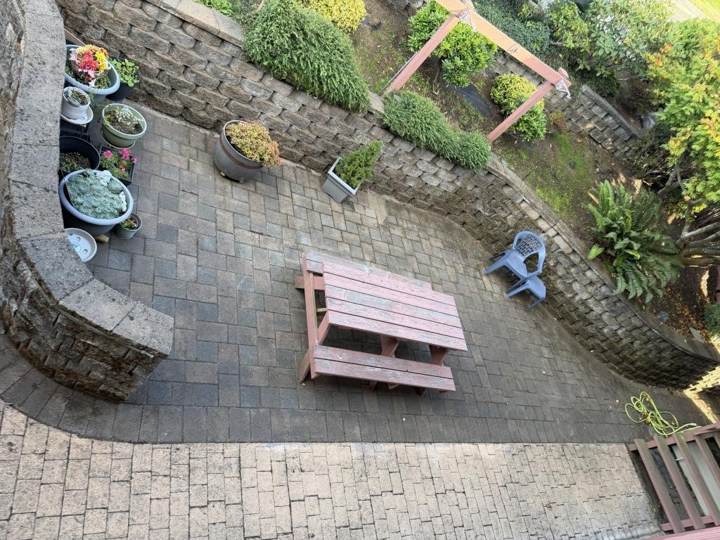 2054 Meade St - Photo 2 of 12