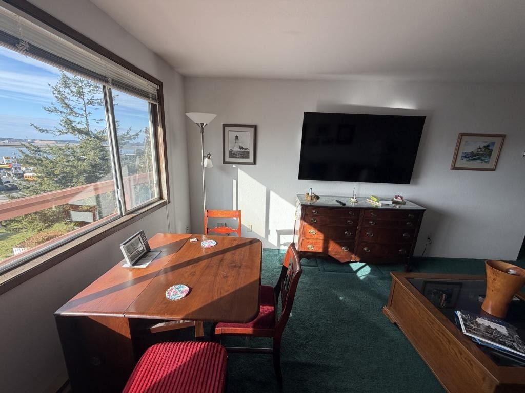 2054 Meade St - Photo 7 of 12