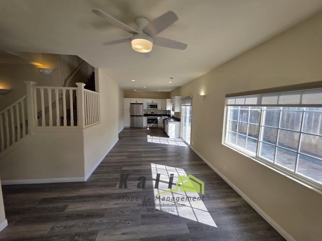 570 Emory St - Photo 4 of 18