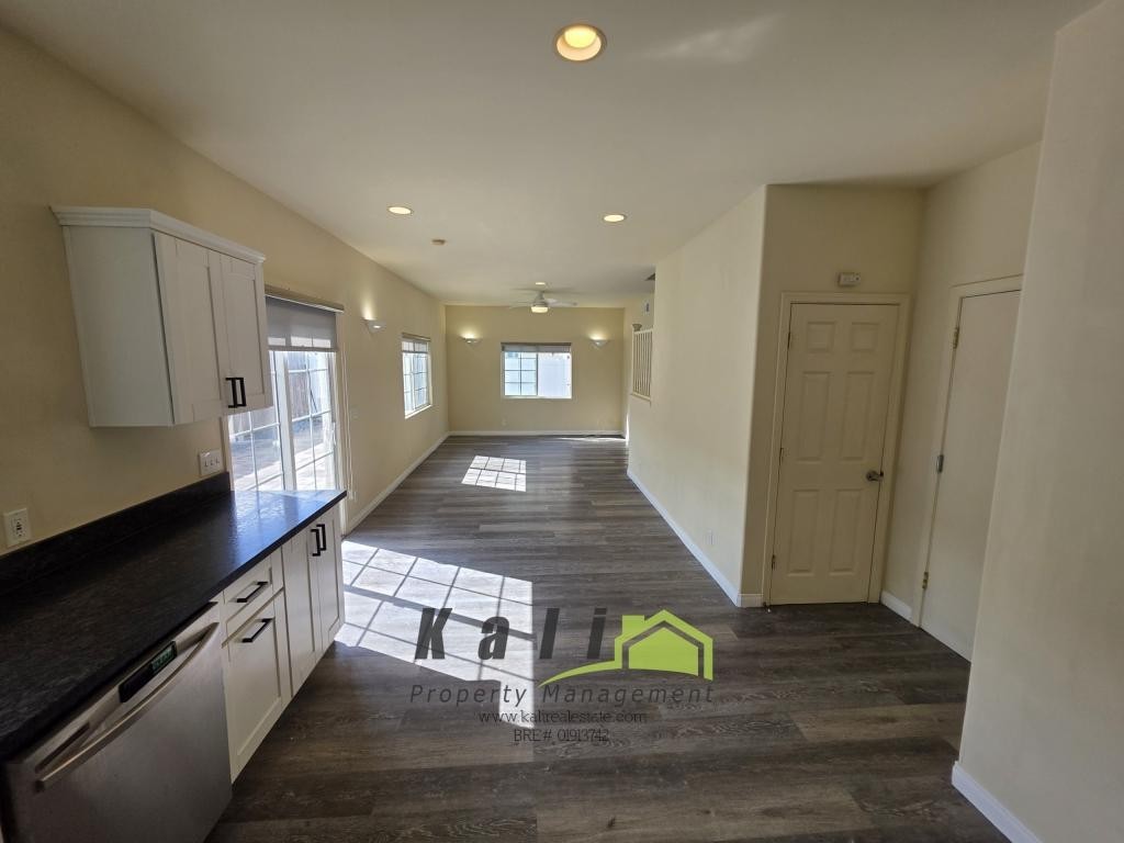 570 Emory St - Photo 6 of 18