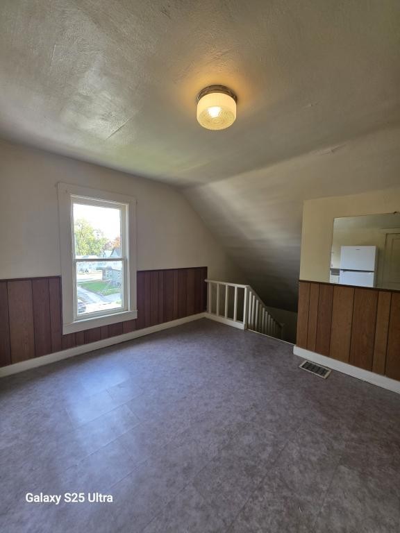 718 S Main St - Photo 2 of 9