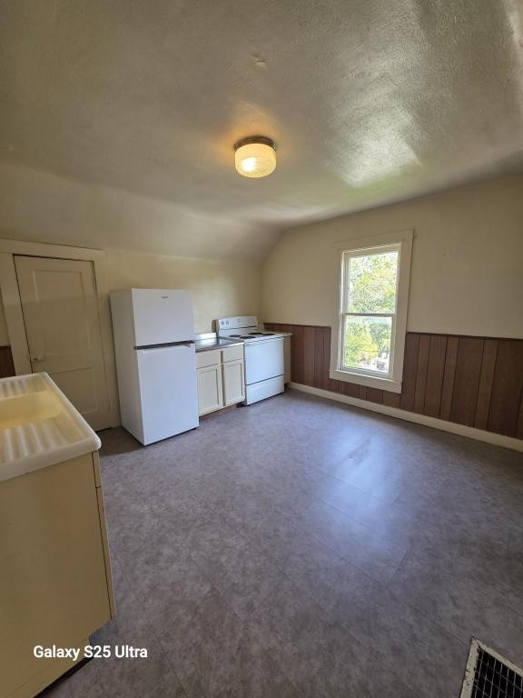 718 S Main St - Photo 4 of 9