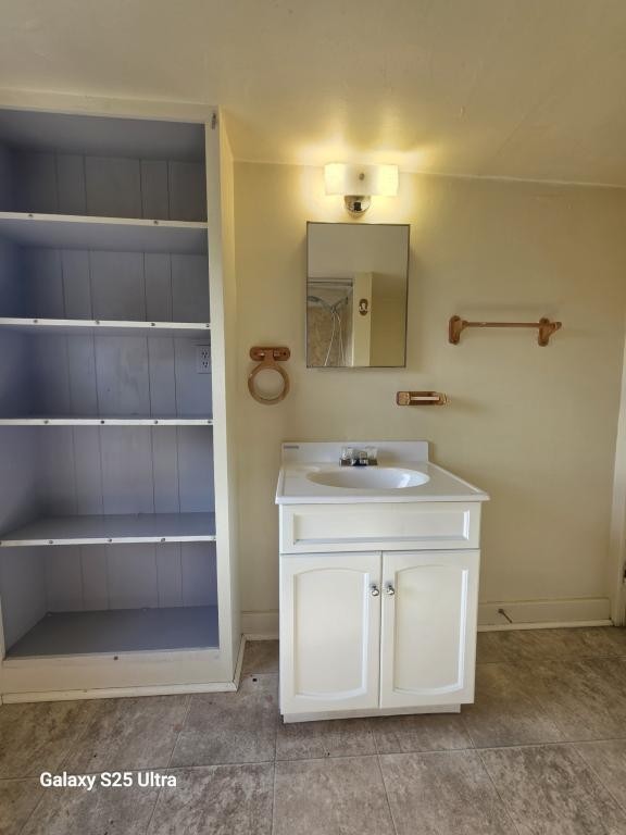 718 S Main St - Photo 5 of 9