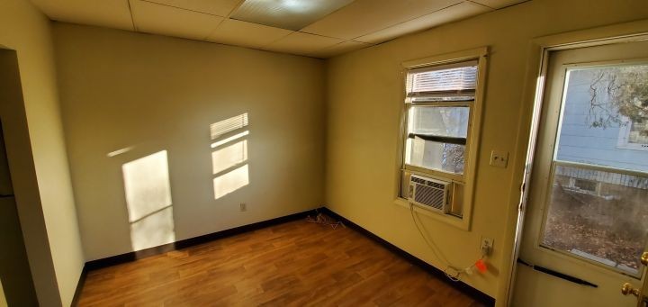735 Custer Ave #B - Photo 2 of 5