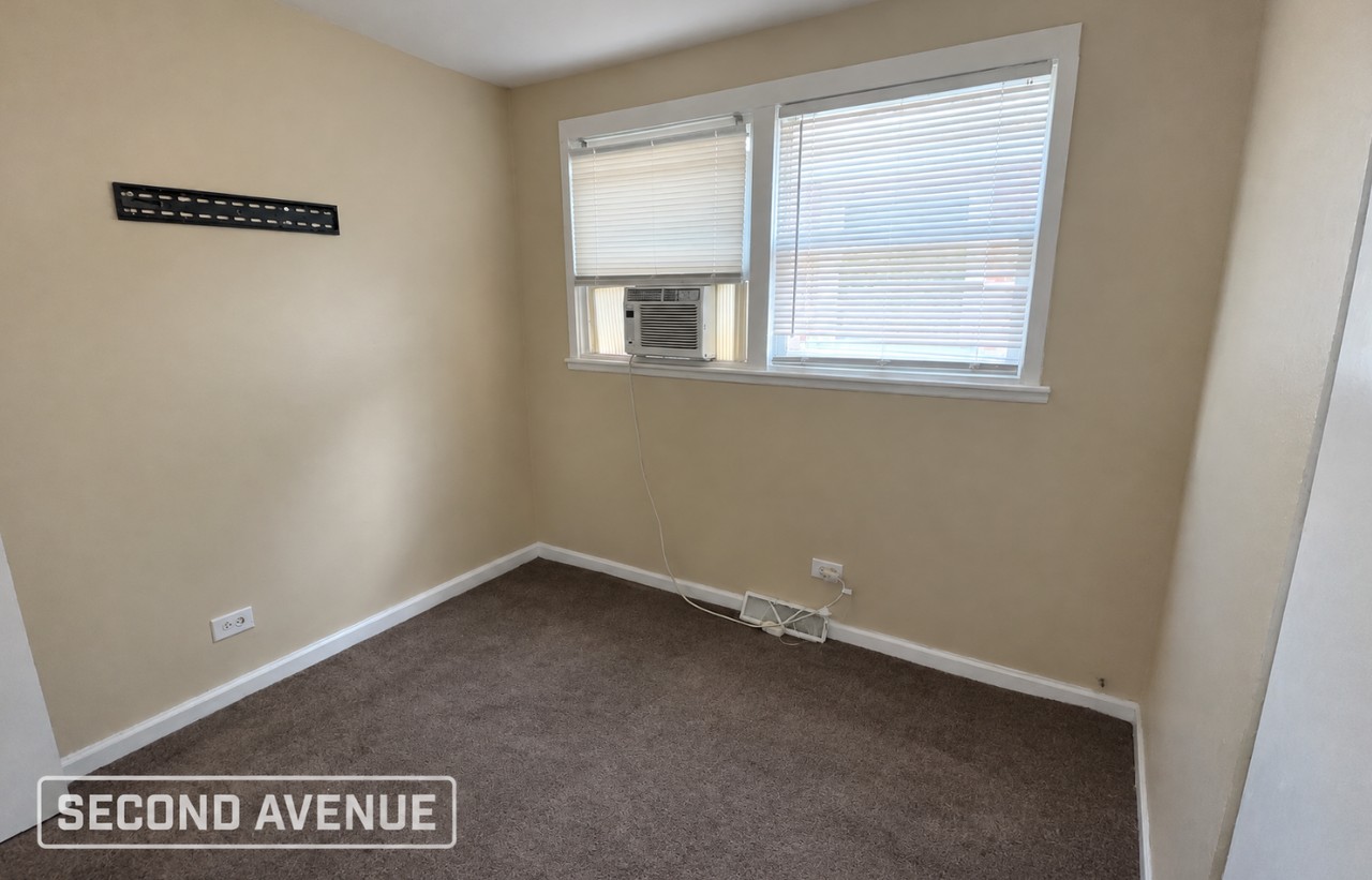 9345 S Burnside Ave - Photo 3 of 11