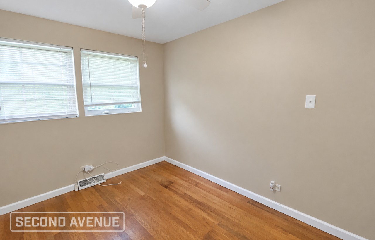 9345 S Burnside Ave - Photo 5 of 11