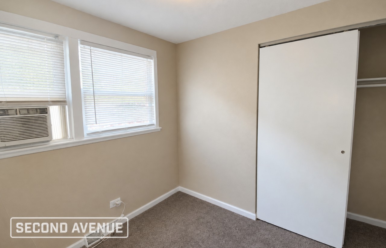 9345 S Burnside Ave - Photo 6 of 11