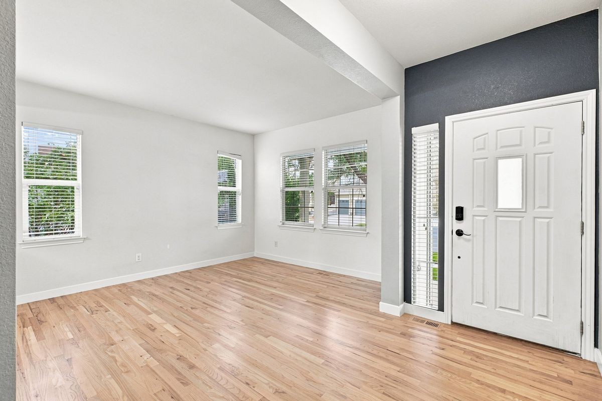 12226 Helena St - Photo 3 of 35