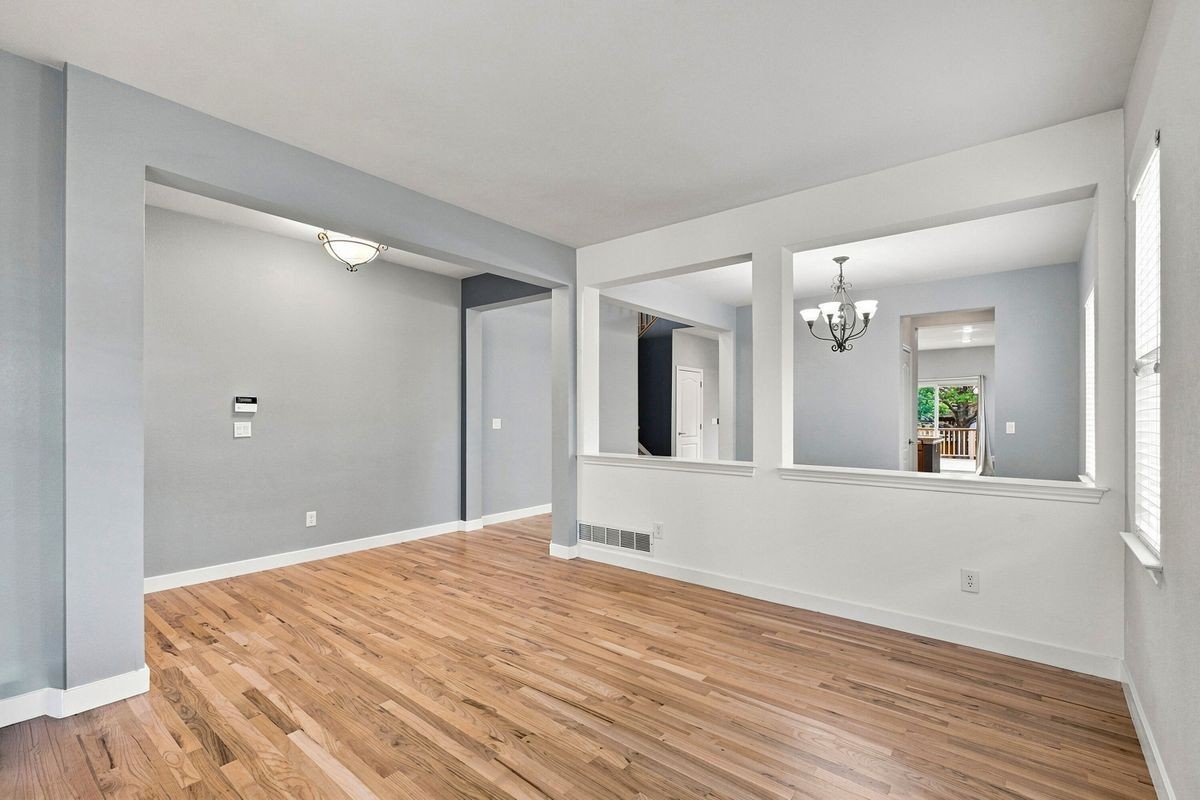 12226 Helena St - Photo 5 of 35