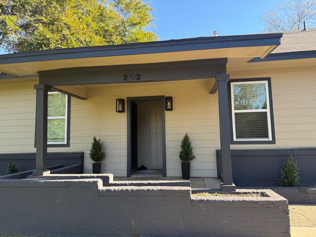 202 Burton Dr - Photo 2 of 11