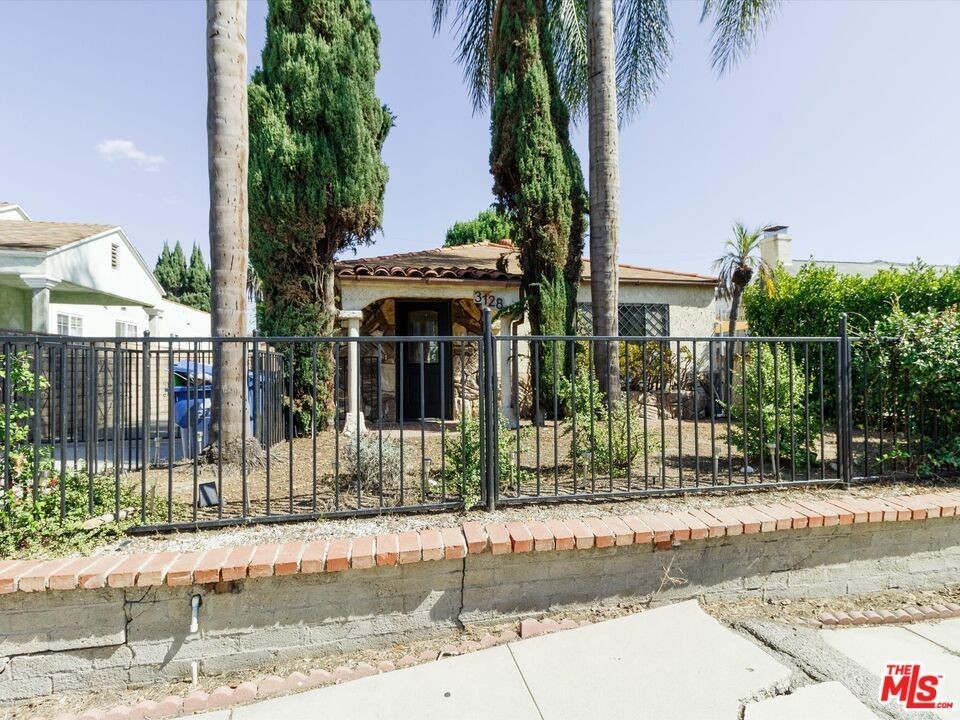 3128 Vera Ave - Photo 3 of 31