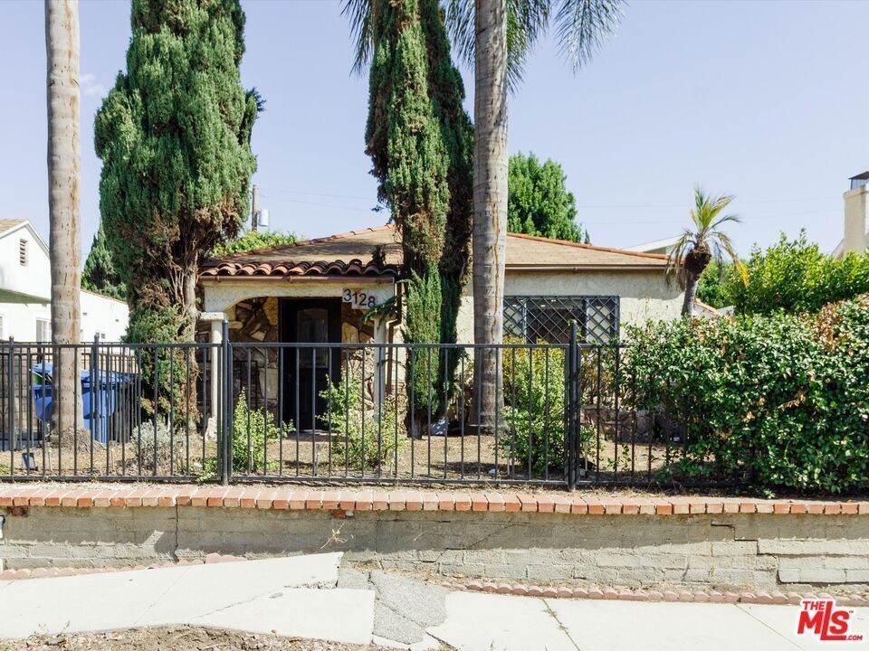 3128 Vera Ave - Photo 4 of 31