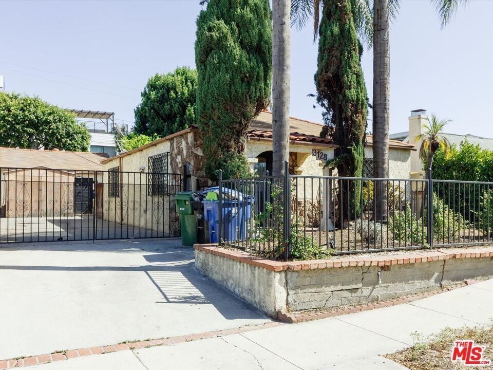 3128 Vera Ave - Photo 5 of 31