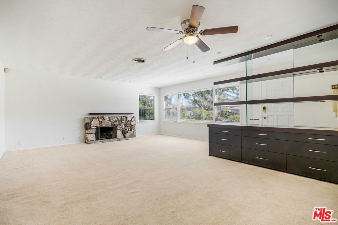 12425 Beatrice St - Photo 2 of 20