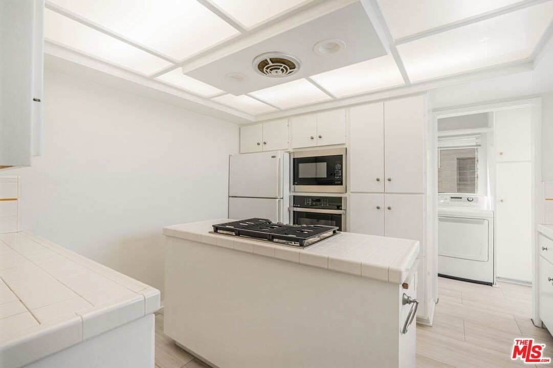 12425 Beatrice St - Photo 3 of 20