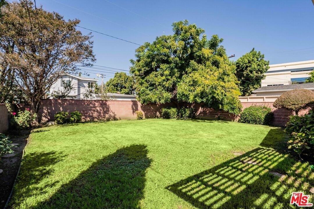 12425 Beatrice St - Photo 5 of 20