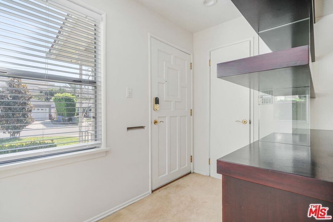 12425 Beatrice St - Photo 6 of 20