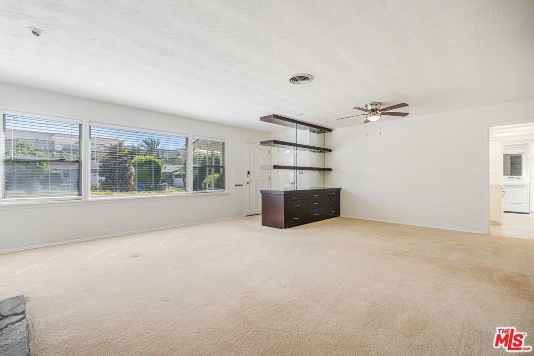 12425 Beatrice St - Photo 7 of 20